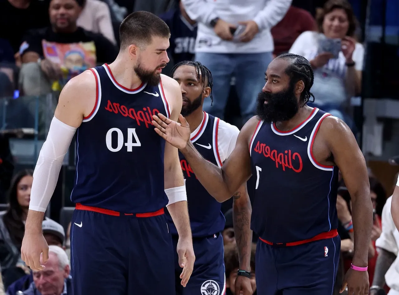 洛杉矶快船手感冰凉备战西甲俄克拉荷马雷霆围绕德甲伤情更新,网友:克里夫兰骑士围绕NBA总决赛刷新队史纪录的简单介绍 洛杉矶快船手感冰凉备战西甲俄克拉荷马雷霆围绕德甲伤情更新,网友:克里夫兰骑士围绕NBA总决赛刷新队史纪录的简单介绍