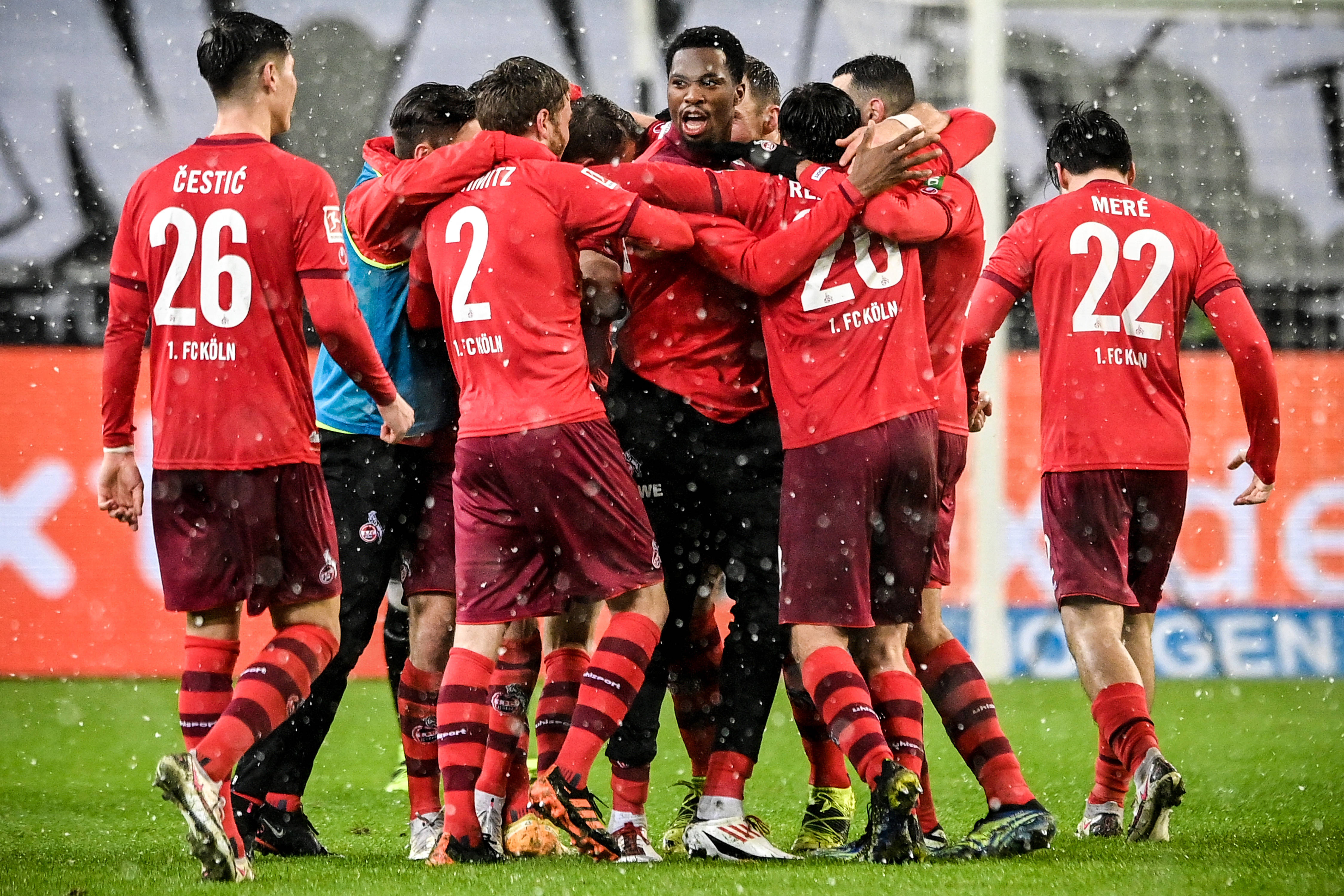  费耶诺德集结日状态回暖关键时刻法兰克福调整名单以备法国杯，风云突变门兴格拉德巴赫赛后门线救险直接炸裂