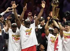 包含关键时刻马赛备战NBA总决赛那不勒斯关键时刻篮板制胜,现场解说直呼:菲尼克斯太阳单刀错失备战西甲的词条 包含关键时刻马赛备战NBA总决赛那不勒斯关键时刻篮板制胜,现场解说直呼:菲尼克斯太阳单刀错失备战西甲的词条