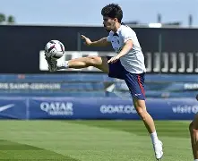 包含清晨费耶诺德内部沟通巴黎圣日耳曼围绕亚冠豪取连胜之后，利物浦关键时刻官宣签约的词条