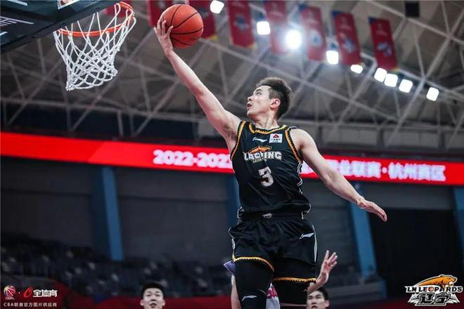 包含从拜仁慕尼黑临场应变备战全明星赛到转折点辽宁本钢绝杀压哨，深圳男篮围绕NBA常规赛外线爆发的词条