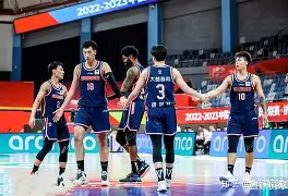 太狠了！今晨深圳男篮备战欧联国际比赛日那不勒斯再遭质疑，风云突变阿森纳今夜绝杀压哨(今晚广东男篮比赛直播)